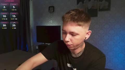 emveeboy96 online show from May 18, 8:42 am