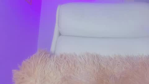 Snapshot of emy_colee chatting on February 6, 10:04 am Emy online show from February 6, 10:04 am