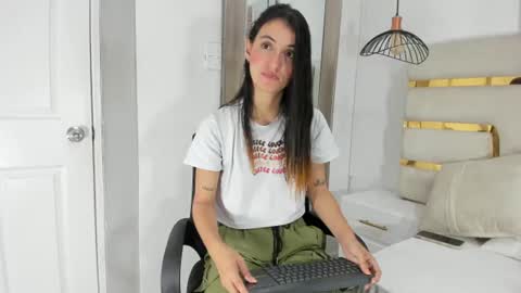 EMY FERRER online show from July 1, 3:48 am
