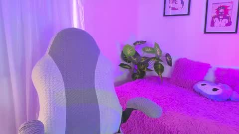 Emily Becker online show from September 25, 7:10 pm