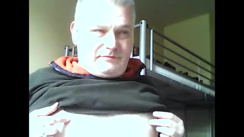 englishguysurrey online show from May 8, 1:39 pm
