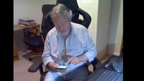 erasmus_d online show from December 18, 6:36 pm