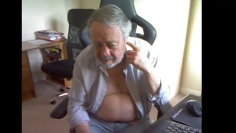 erasmus_d online show from April 16, 5:02 pm