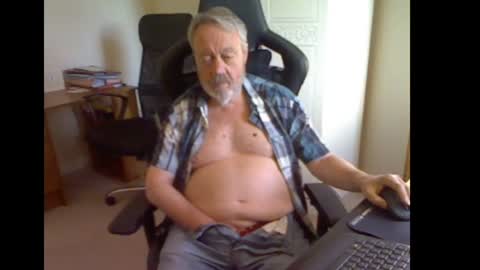 erasmus_d online show from August 7, 5:55 pm