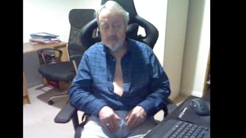 erasmus_d online show from December 14, 5:19 pm