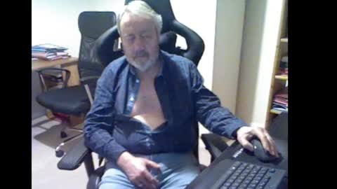 erasmus_d online show from November 30, 6:48 pm