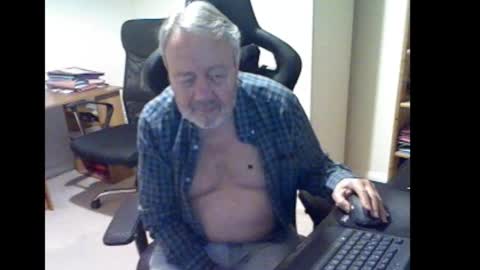 erasmus_d online show from February 8, 6:11 pm