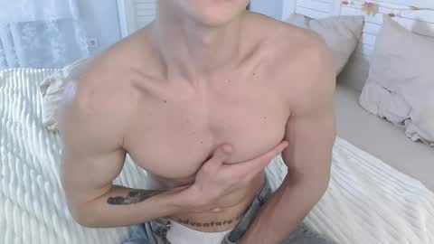 Snapshot of eric_crush chatting on October 22, 7:33 am Eric Crush online show from October 22, 7:33 am