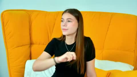 EricaFoxes online show from August 5, 5:04 am