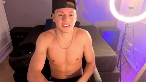 Erick  online show from May 7, 4:52 am