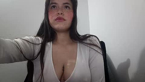 Snapshot of erika_depp chatting on December 11, 5:21 am Erika online show from December 11, 5:21 am