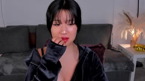 erika_kim online show from January 18, 6:55 am