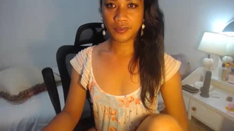 erika_madrigal online show from February 12, 12:58 am