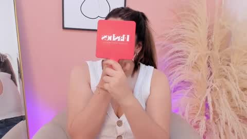 Erika Mendez online show from February 11, 8:10 pm