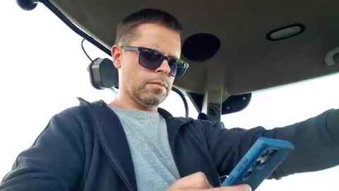 Snapshot of erikanoz chatting on October 18, 1:48 pm boyohboy online show from October 18, 1:48 pm