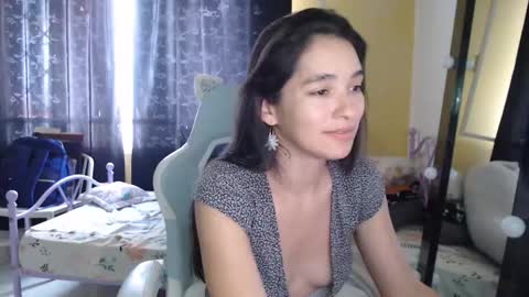 erina_1 online show from October 21, 5:05 pm