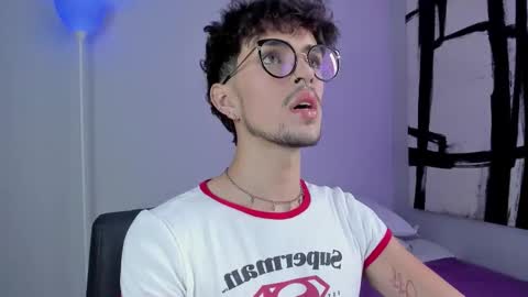 Snapshot of erisleon chatting on October 30, 1:33 pm online show from October 30, 1:33 pm