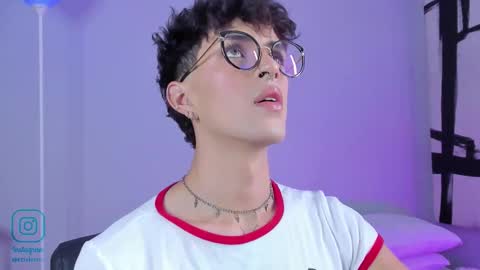 Snapshot of erisleon chatting on November 1, 3:00 pm online show from November 1, 3:00 pm