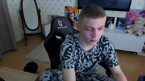 Max online show from February 9, 7:52 pm