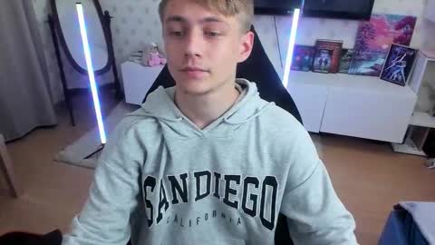 Max online show from September 22, 1:42 am