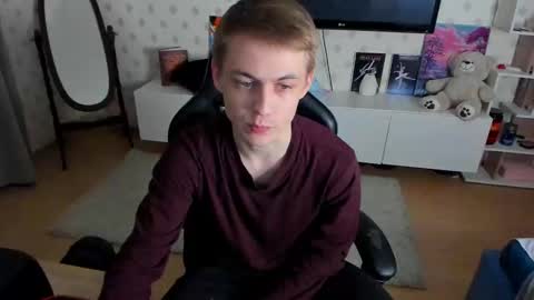 Max online show from February 6, 1:27 am