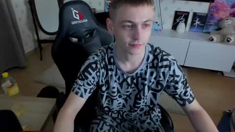 Max online show from February 18, 8:03 pm