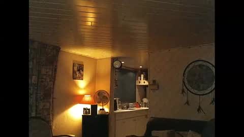 Erwins room welcome sound on online show from February 14, 8:37 pm