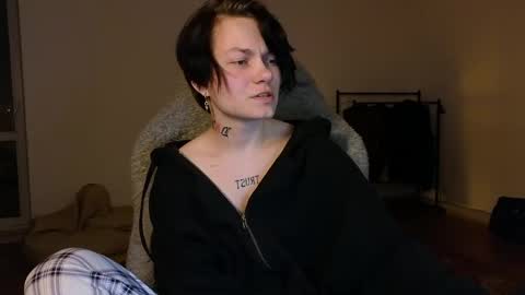 esajukyy online show from May 12, 5:22 pm