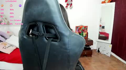 esme online show from June 17, 8:58 pm