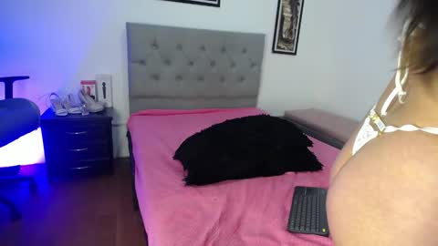 Perla online show from October 4, 5:49 am