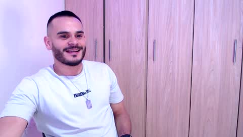 Snapshot of esteban_fer chatting on January 30, 2:04 pm Esteban Fernandez online show from January 30, 2:04 pm