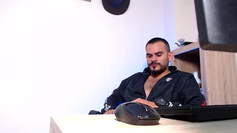 Esteban Fernandez online show from February 13, 7:55 am