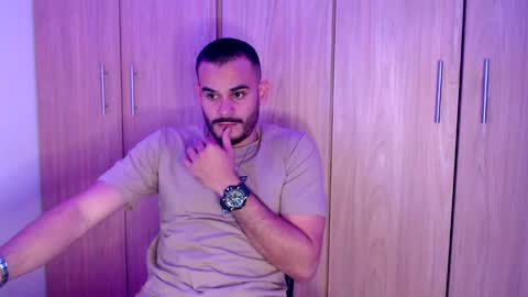 Snapshot of esteban_fer chatting on February 12, 5:37 am Esteban Fernandez online show from February 12, 5:37 am