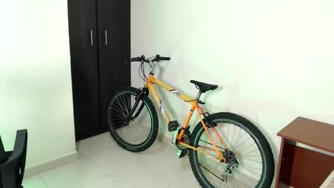 Esteban Fernandez online show from November 15, 7:04 pm