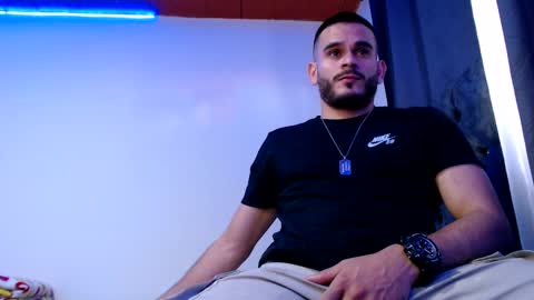 Snapshot of esteban_fer chatting on January 22, 9:54 pm Esteban Fernandez online show from January 22, 9:54 pm