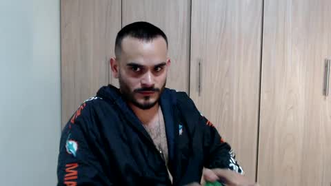 Snapshot of esteban_fer chatting on February 11, 7:23 am Esteban Fernandez online show from February 11, 7:23 am