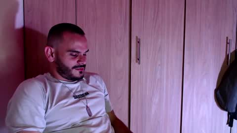 Snapshot of esteban_fer chatting on February 23, 4:50 am Esteban Fernandez online show from February 23, 4:50 am