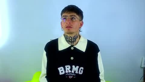 Esteban independent model online show from March 7, 1:40 pm