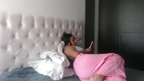 Snapshot of estefi1073162 chatting on March 5, 4:13 pm valeria online show from March 5, 4:13 pm