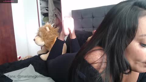 Snapshot of estefi1073162 chatting on January 22, 9:43 pm valeria online show from January 22, 9:43 pm