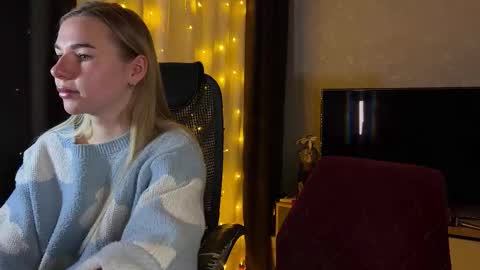 Ester online show from December 22, 6:58 pm