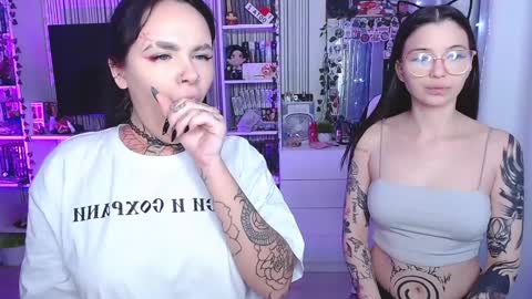 Snapshot of estercollins chatting on December 11, 9:01 pm Ester online show from December 11, 9:01 pm