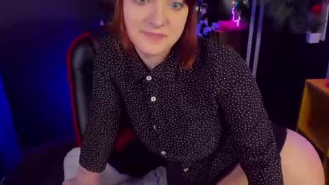 Ester  online show from July 30, 4:29 pm
