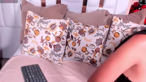 Estrella online show from December 23, 3:56 am