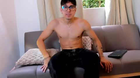 etham_wolf1 online show from April 28, 5:39 pm