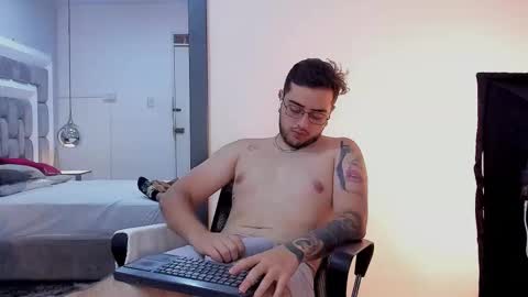 ethan_greys online show from December 22, 5:58 am