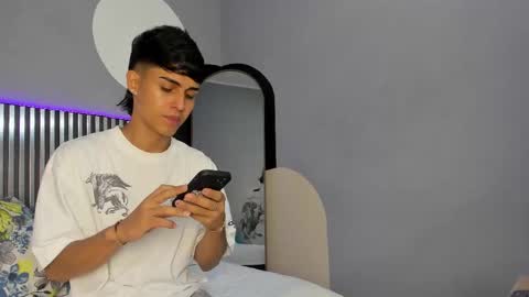 E T H A N  online show from January 17, 7:33 pm