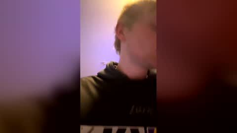 ethanbmx2001 online show from April 24, 11:23 am