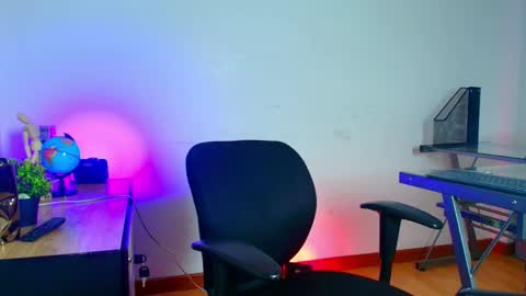 ethanconnor_ online show from May 10, 4:24 pm