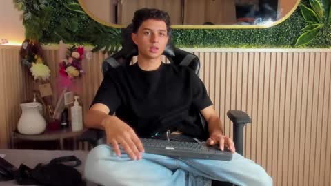 ethanlowell online show from February 20, 4:56 am